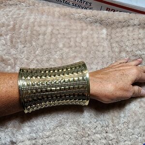OVERSIZED CUFF 5" LONG